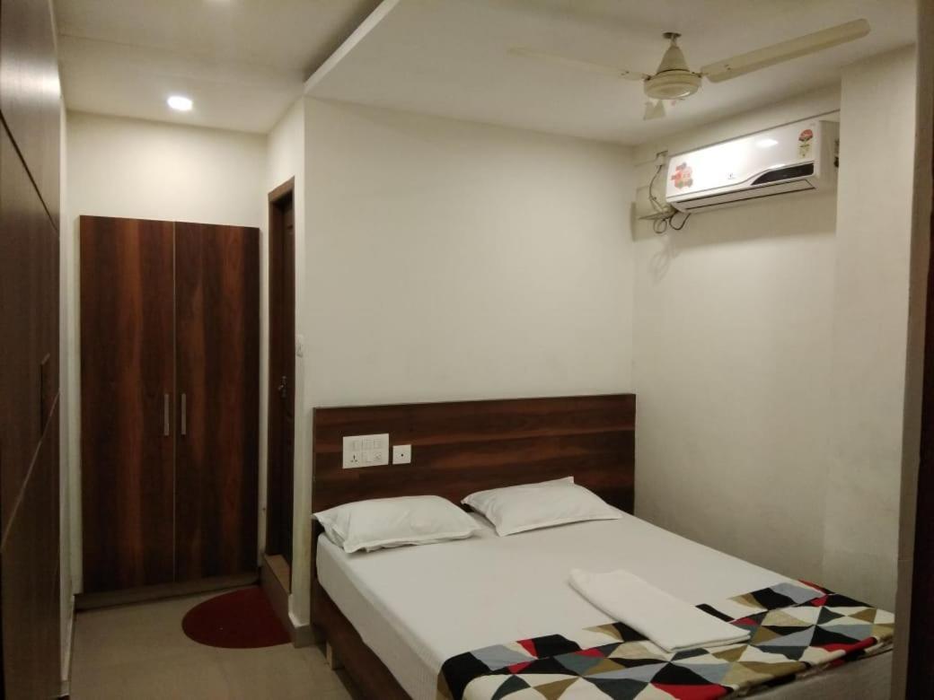 Tirur Tourist Home Exterior foto