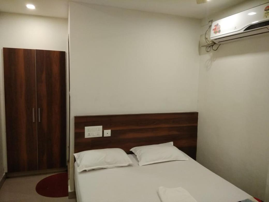 Tirur Tourist Home Exterior foto